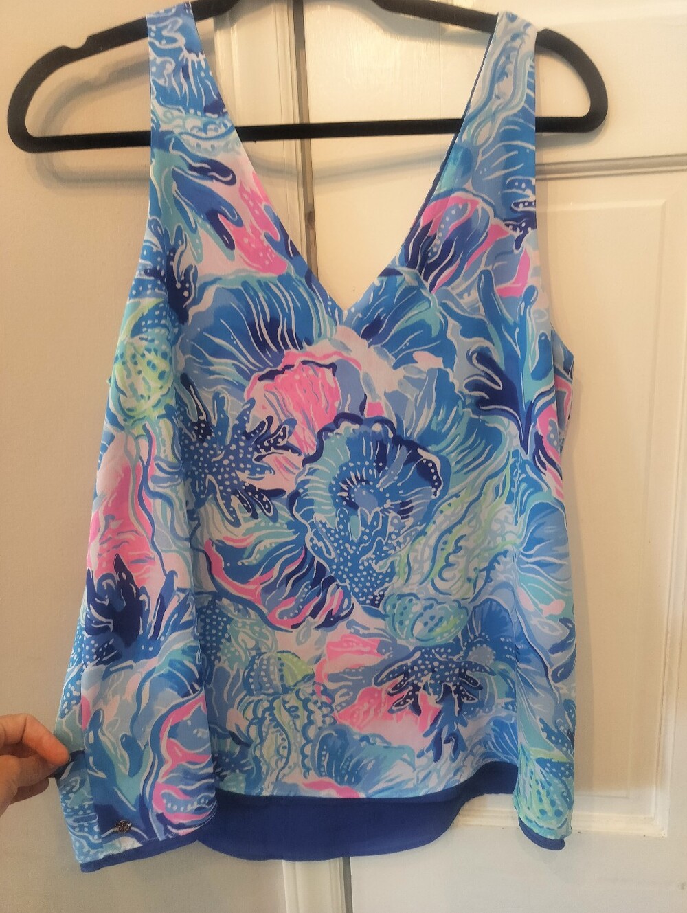 Lilly Pulitzer Florin Medium Reversible Sleeveless V-Neck Blue Floral Tank Top